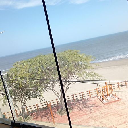 Hospedaje Restaurante El Hombre Puerto Chicama Εξωτερικό φωτογραφία